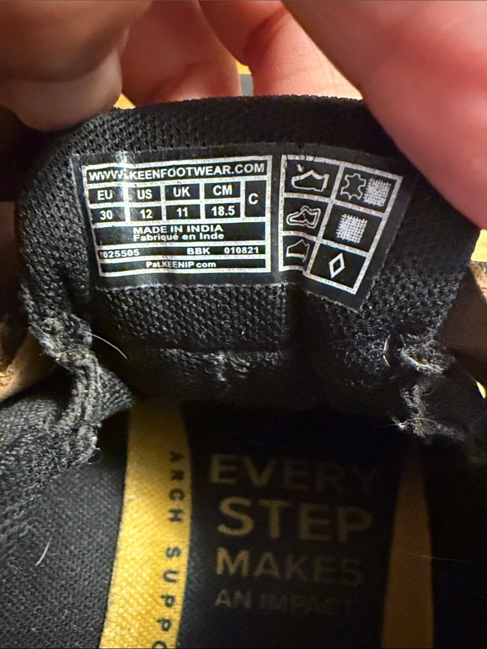 Keen Kids Tan and Black Trail Sneaker size 12